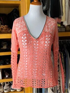 GIMMICKS by BKE Women’s Crochet V-Neck Lace Top in Coral Peach-M